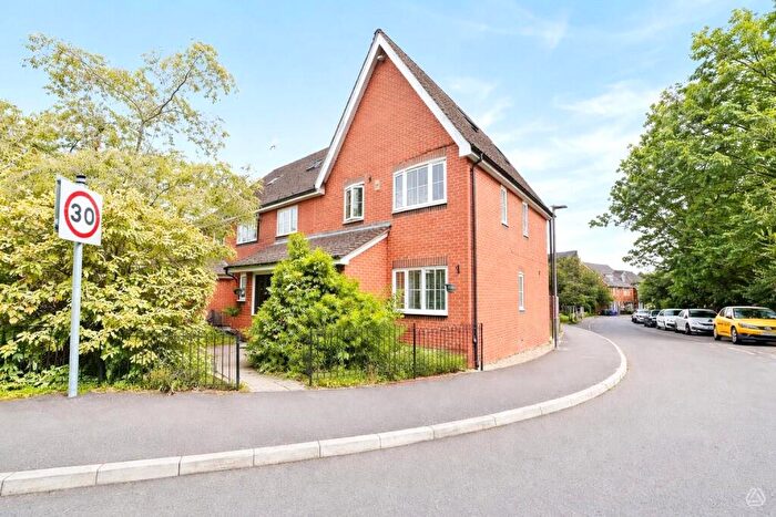 4 Bedroom Town House For Sale In Alford Close, Sandhurst, Berkshire, GU47