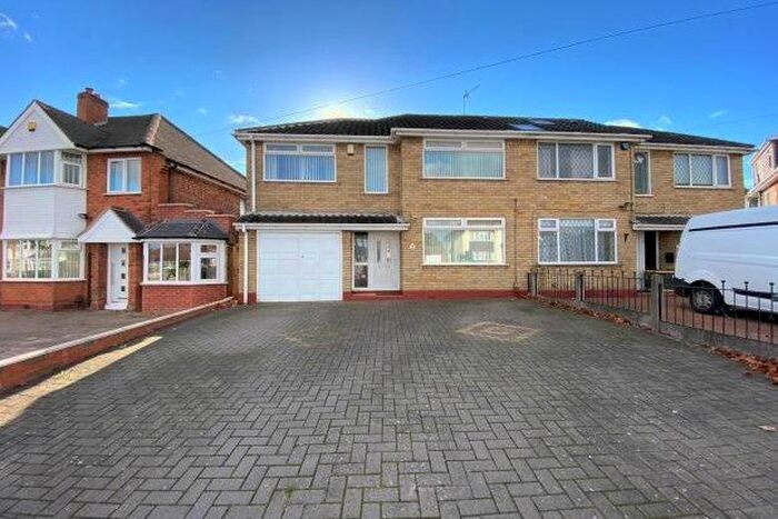 3 Bedroom Property To Rent In Bucklands End Lane, Birmingham B34