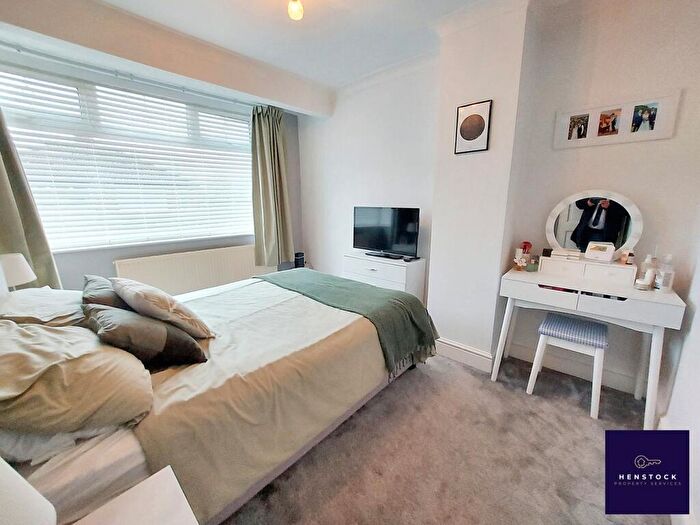 3 Bedroom Semi-Detached House For Sale In Welbeck Avenue, Chadderton, Oldham, OL9