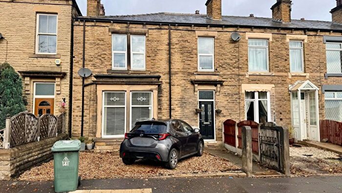 4 Bedroom Property To Rent In Wakefield Road, Dewsbury, WF12