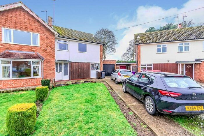 3 Bedroom Semi-Detached House To Rent In Taunton Avenue, Wolverhampton, WV10