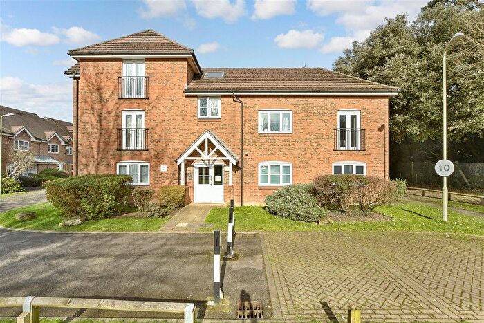 1 Bedroom Flat For Sale In Kingsfield Way, Redhill, Surrey, RH1