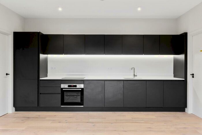 2 Bedroom Flat To Rent In Lordship Lane, SE22