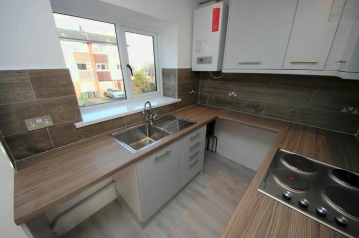 3 Bedroom Property To Rent In Guildford Park Avenue, Guildford, GU2