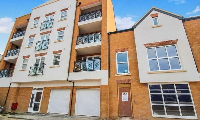 2 Bedroom Apartment To Rent In Fairfield Road, Brentwood, Essex, CM14
