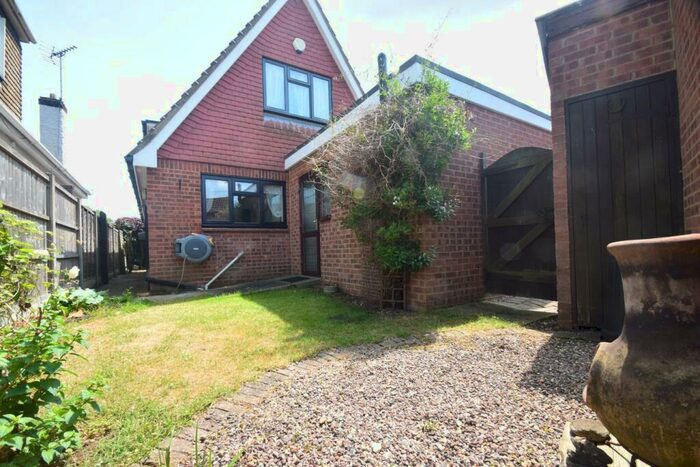 3 Bedroom Chalet For Sale In Norman Close, Wigmore, Gillingham, ME8