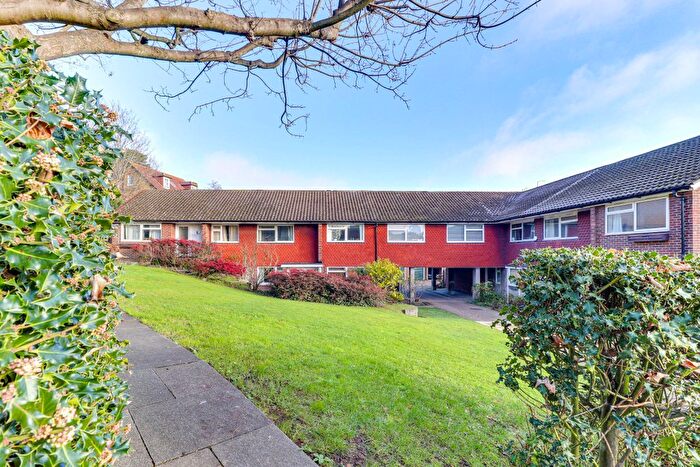 3 Bedroom Maisonette To Rent In Buckingham Court, Darlaston Road, London, SW19