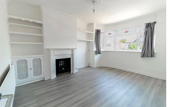 2 Bedroom Maisonette To Rent In Downbank Avenue, Barnehurst, Kent, DA7