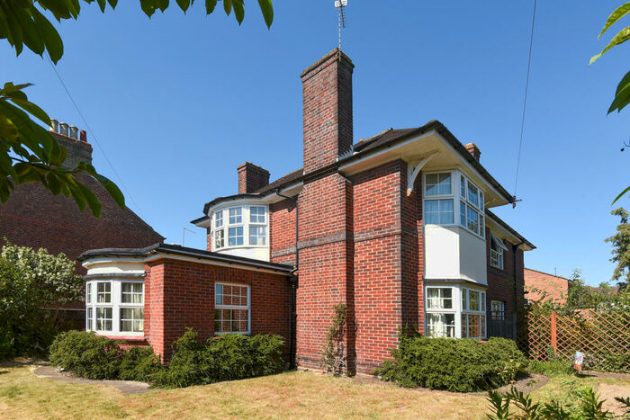 4 Bedroom Detached House To Rent In Langley House, Windmill Road, OX3