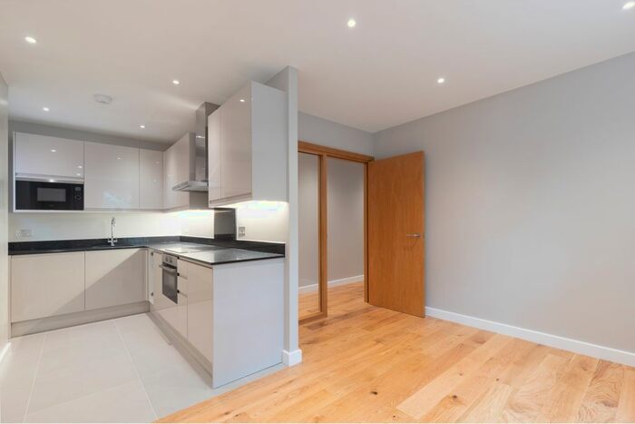 1 Bedroom Flat To Rent In Earls Court Road, London, SW5