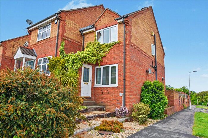 2 Bedroom Town House For Sale In Kingfisher Mews, Morley, Leeds, West Yorkshire, LS27