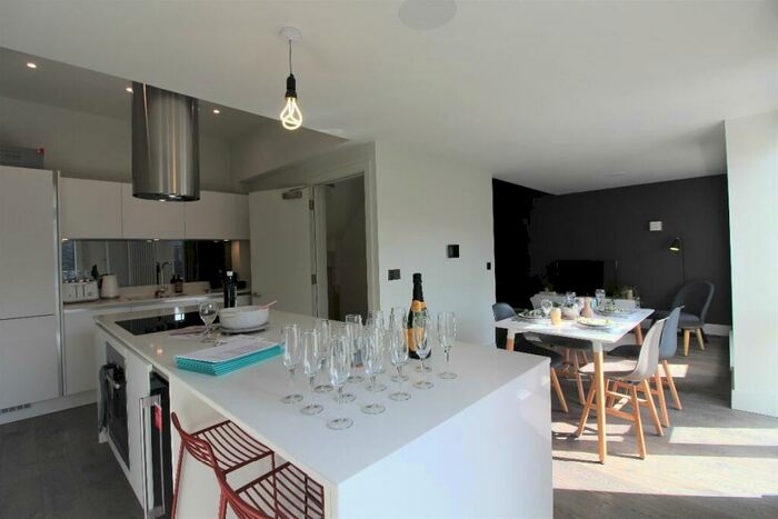 3 Bedroom Town House To Rent In Bentinck Street, Castlefield, M15