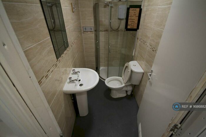 8 Bedroom Terraced House To Rent In Booth Avenue, Fallowfield, M14