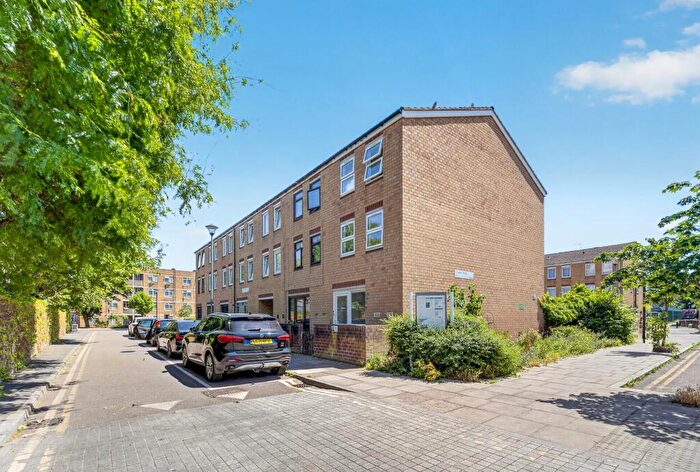3 Bedroom House For Sale In Crosby Walk, Hackney, E8