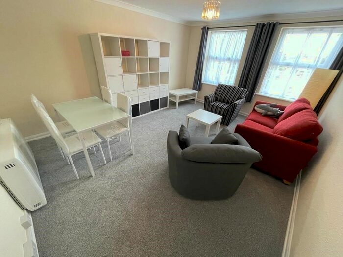 2 Bedroom Flat To Rent In Vicarage Farm Road, Hounslow, TW5