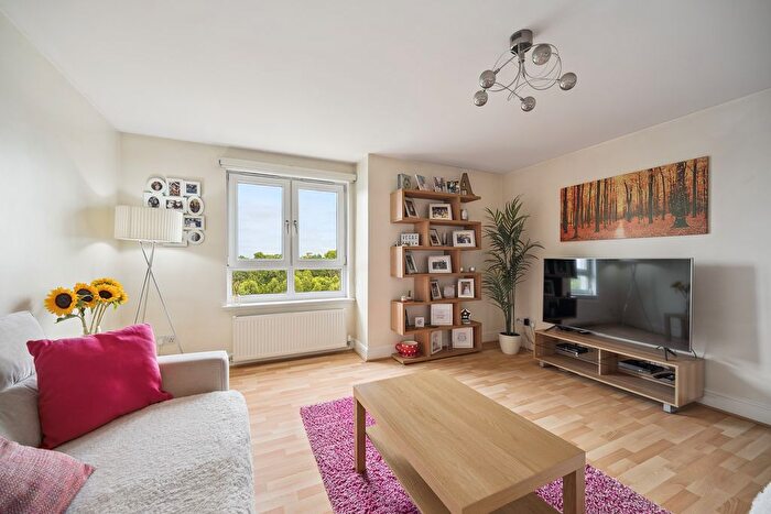 2 Bedroom Flat For Sale In Cypress Lane, Hamilton, Lanarkshire, ML3
