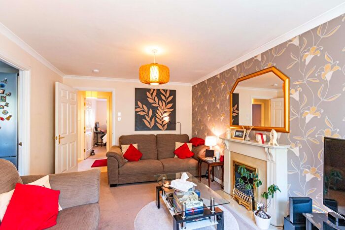 2 Bedroom Flat To Rent In Dicksonfield, Edinburgh, EH7