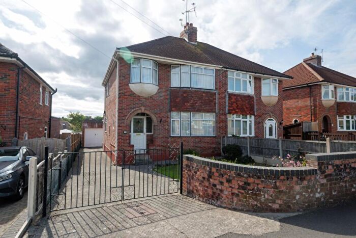3 Bedroom Semi-Detached House For Sale In Preston Grove, Yeovil, Somerset, BA20