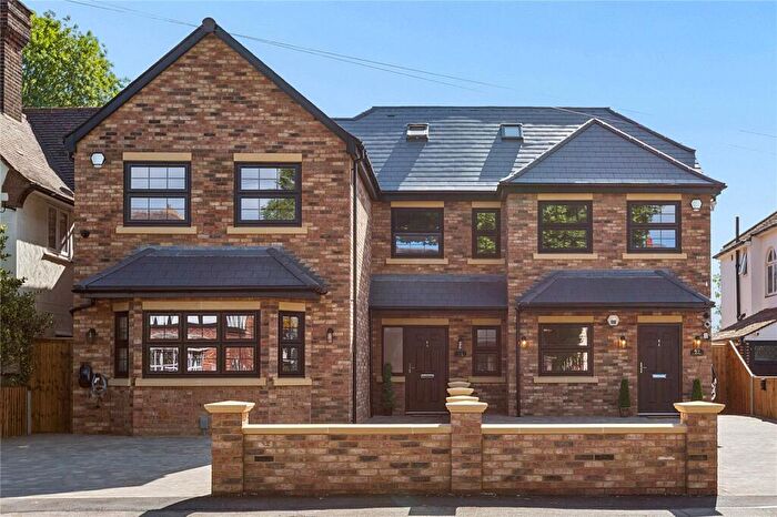 6 Bedroom Semi-Detached House For Sale In Harrow Drive, Hornchurch, RM11
