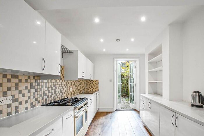 4 Bedroom House To Rent In Southwold Road, Clapton, E5