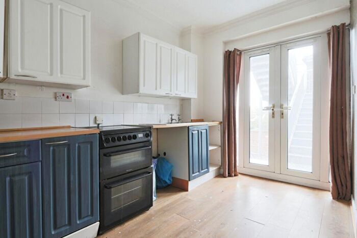 2 Bedroom Apartment For Sale In West Park House, Spring Bank, Hull, HU3