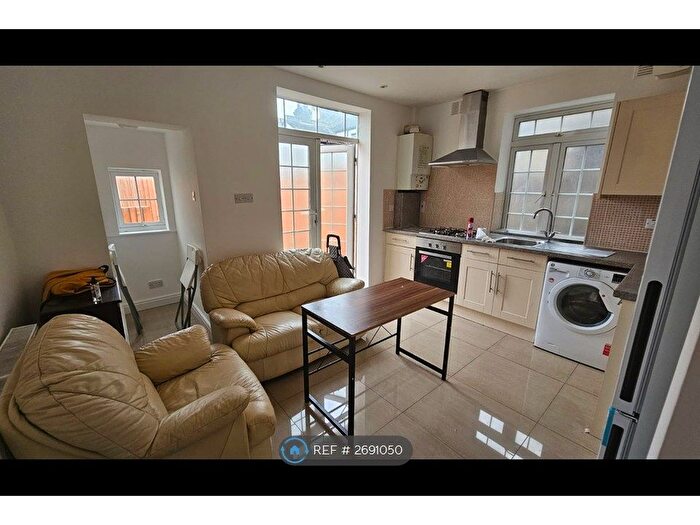 2 Bedroom Flat To Rent In Portland Road, London, SE25