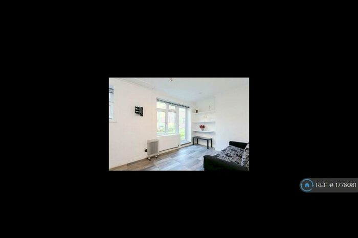 1 Bedroom Terraced House To Rent In Donovan House, London, E1