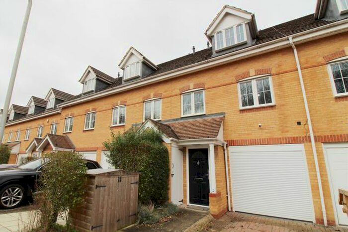3 Bedroom Town House To Rent In Henley Road, Caversham, Reading, RG4