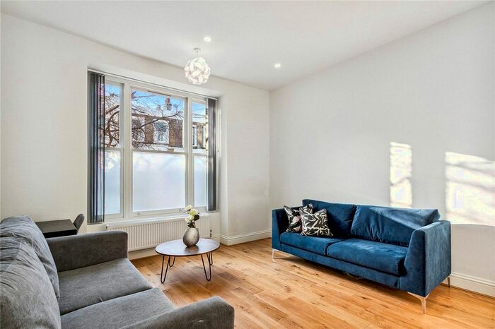 2 Bedroom Flat To Rent In Askew Crescent, London, W12