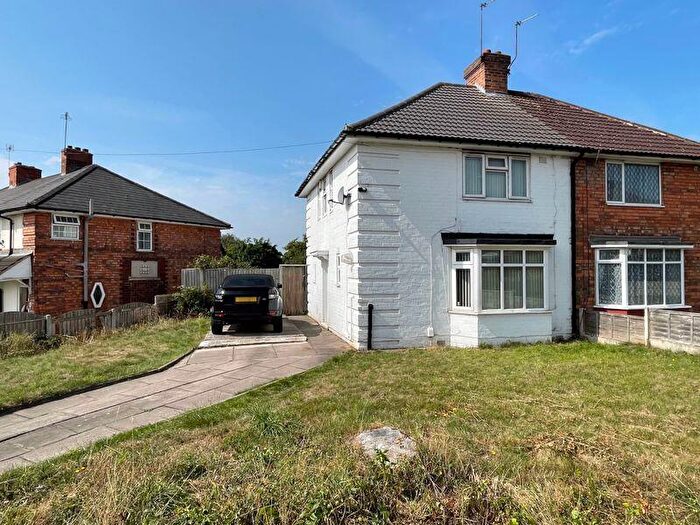 3 Bedroom Semi-Detached House For Sale In Petersham Road, Kingstanding, Birmingham, B44