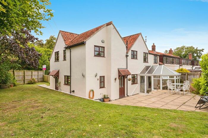 4 Bedroom Character Property For Sale In Church Cottages, Thuxton, Norwich, NR9