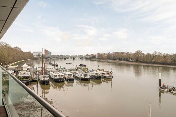 3 Bedroom Flat To Rent In Eastfields Avenue, Wandsworth, London, SW18