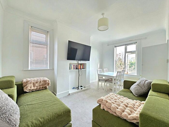 3 Bedroom Flat To Rent In Manor Park Road, London, N2