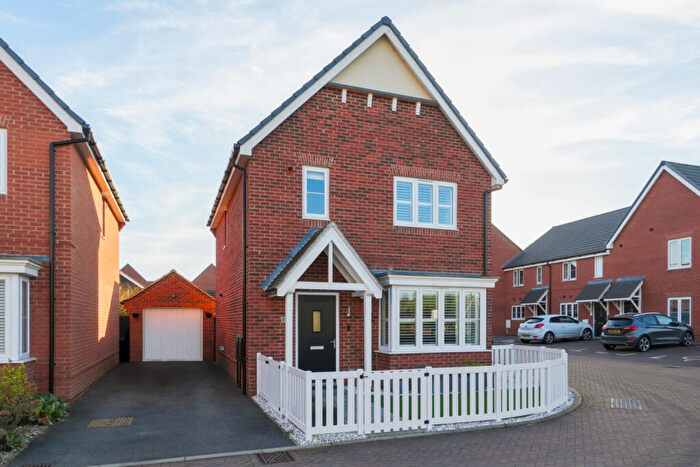 3 Bedroom Detached House For Sale In Mapletoft Avenue, Saffron Walden, Essex, CB10