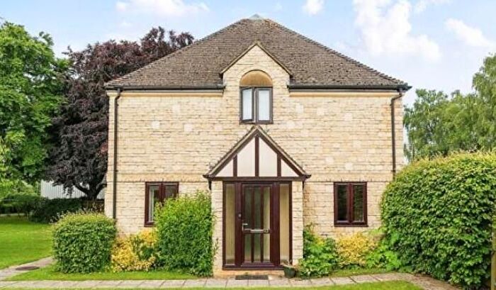 2 Bedroom Flat To Rent In Beechgate, Witney, OX28