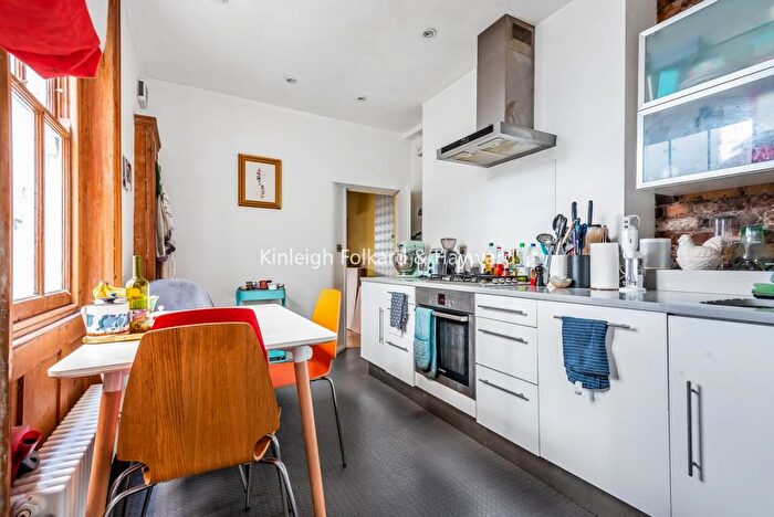 1 Bedroom Flat To Rent In Crampton Street, Elephant And Castle, London, SE17