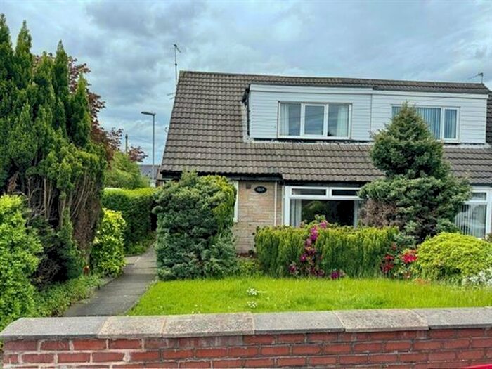3 Bedroom Bungalow To Rent In Broadway, Chadderton, OL9