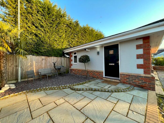 2 Bedroom Detached Bungalow To Rent In Hare Lane, Blindley Heath, Lingfield, RH7