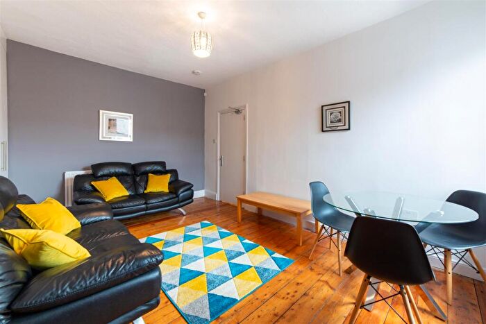 3 Bedroom Flat To Rent In £pppw - Bolingbroke Street, Newcastle Upon Tyne, NE6