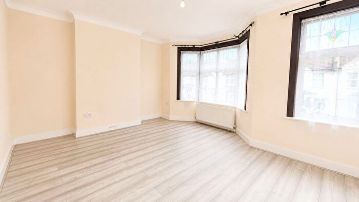 1 Bedroom Flat To Rent In Sherrard Road, London, E7
