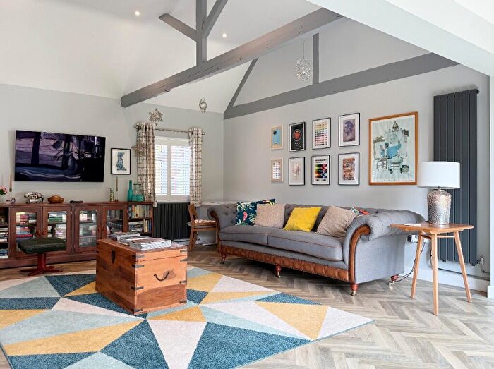 3 Bedroom Cottage To Rent In Longwater Lane, RG27