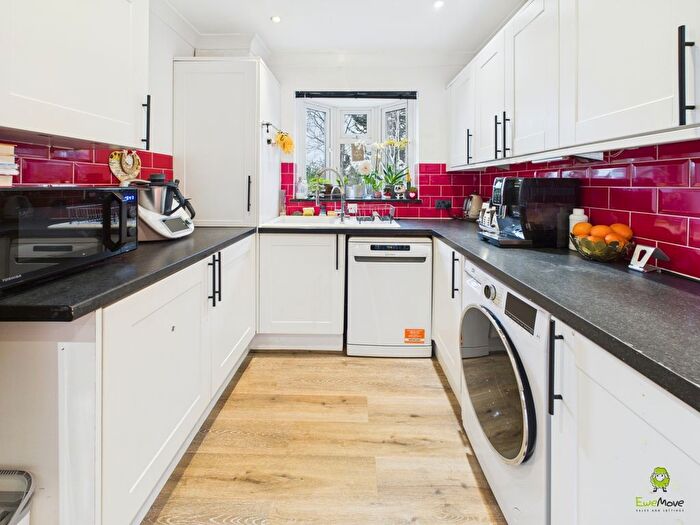 3 Bedroom End Terrace House For Sale In Homer Close, Bexleyheath, DA7