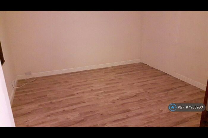 6 Bedroom Semi-Detached House To Rent In Halcot Avenue, Bexleyheath, DA6
