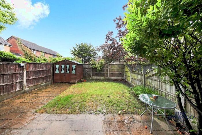 1 Bedroom Flat For Sale In Jacobs Avenue, Harold Wood, Essex, RM3