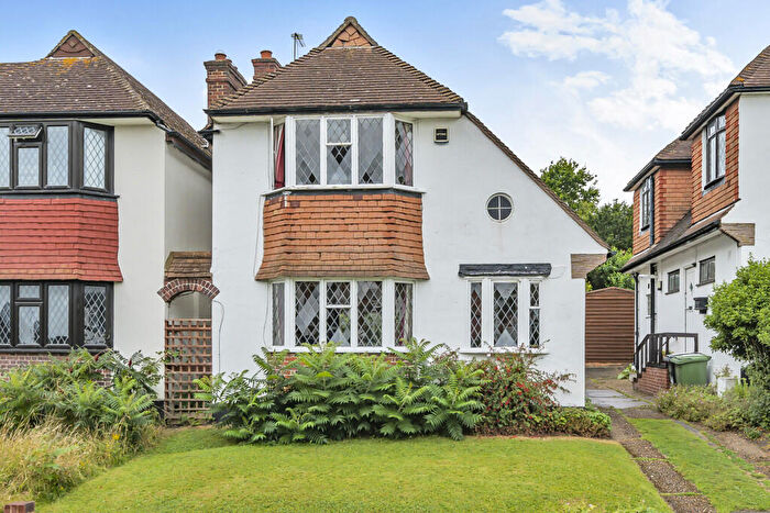 3 Bedroom Detached House For Sale In Exford Road, Lee, SE12