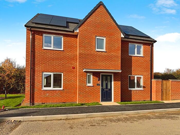4 Bedroom Detached House For Sale In Brick Kiln Road, Raunds, Wellingborough, NN9