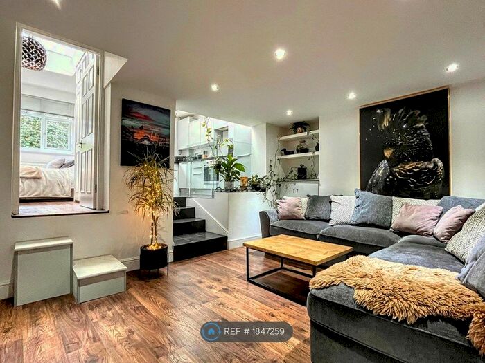 2 Bedroom Flat To Rent In Clapham Road, London, SW9