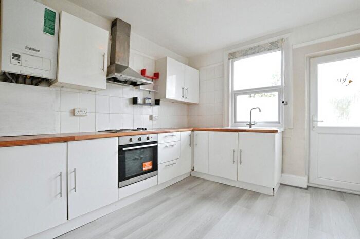 2 Bedroom Maisonette To Rent In Hatfield Road, St Albans, AL1