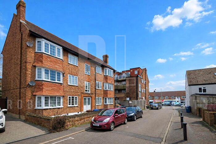 2 Bedroom Flat To Rent In Marlborough Gardens, London, N20