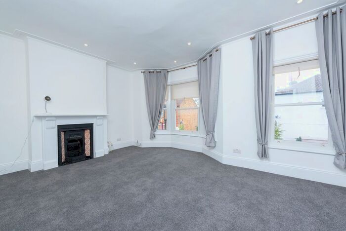 2 Bedroom Flat To Rent In Goodrich Road, London SE22
